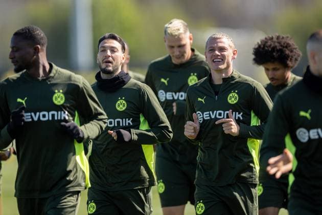 08.04.2025, Abschlusstraining zum UEFA Champions League Spiel zwischen FC Barcelona, Barca und Borussia Dortmund, v. l. Serhou Guirassy (Borussia Dortmund), Ramy Bensebaini (Borussia Dortmund), Niklas Süle (Borussia Dortmund), Julian Ryerson (Borussia Dortmund), Karim Adeyemi (Borussia Dortmund), Dortmund Trainingsgelände Borussia Dortmund NRW Deutschland xRHR-FOTO DEx Copyright: DennisxEwert RHR-FOTOx RHR-FOTO DE