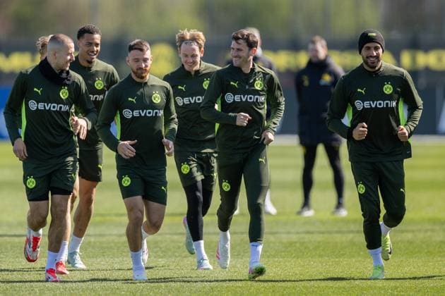 Sport Themen der Woche KW15 Sport Bilder des Tages 08.04.2025, Abschlusstraining zum UEFA Champions League Spiel zwischen FC Barcelona, Barca und Borussia Dortmund, v. l. Waldemar Anton (Borussia Dortmund), Felix Nmecha (Borussia Dortmund), Salih Özcan (Borussia Dortmund), Julian Brandt (Borussia Dortmund), Pascal Groß (Borussia Dortmund), Emre Can (Borussia Dortmund), Dortmund Trainingsgelände Borussia Dortmund NRW Deutschland xRHR-FOTO DEx *** 08 04 2025, Final training for the UEFA Champions League match between FC Barcelona and Borussia Dortmund, f l Waldemar Anton Borussia Dortmund , Felix Nmecha Borussia Dortmund , Salih Özcan Borussia Dortmund , Julian Brandt Borussia Dortmund , Pascal Groß Borussia Dortmund , Emre Can Borussia Dortmund , Dortmund training ground Borussia Dortmund NRW Germany xRHR PHOTO DEx Copyright: DennisxEwert RHR-FOTOx RHR-FOTO DE