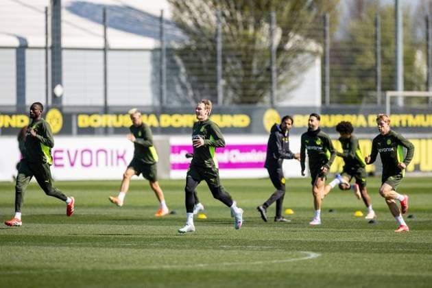 08.04.2025, Abschlusstraining zum UEFA Champions League Spiel zwischen FC Barcelona, Barca und Borussia Dortmund, v. l. Serhou Guirassy (Borussia Dortmund), Julian Brandt (Borussia Dortmund), Daniel Svensson (Borussia Dortmund), Dortmund Trainingsgelände Borussia Dortmund NRW Deutschland xRHR-FOTO DEx Copyright: DennisxEwert RHR-FOTOx RHR-FOTO DE