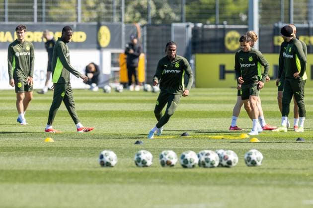 08.04.2025, Abschlusstraining zum UEFA Champions League Spiel zwischen FC Barcelona, Barca und Borussia Dortmund, v. l. Serhou Guirassy (Borussia Dortmund), Carney Chukwuemeka (Borussia Dortmund), Kjell-Arik Wätjen (Borussia Dortmund), Dortmund Trainingsgelände Borussia Dortmund NRW Deutschland xRHR-FOTO DEx Copyright: DennisxEwert RHR-FOTOx RHR-FOTO DE