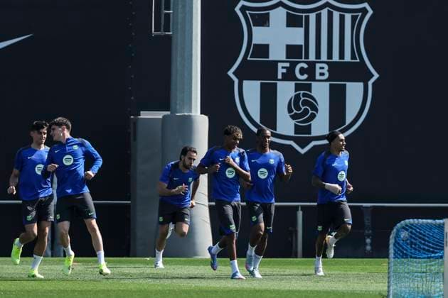 April 8, 2025, Sant Joan Despi, Barcelona, SPAIN: Lamine Yamal and Raphinha Dias Belloli during the training day of FC Barcelona, Barca ahead UEFA Champions League, football match against Borussia Dortmund at Ciudad Esportiva Joan Gamper on April 08, 2025 in Sant Joan Despi, Barcelona, Spain. Sant Joan Despi SPAIN - ZUMAa181 20250408_zaa_a181_015 Copyright: xJavierxBorregox