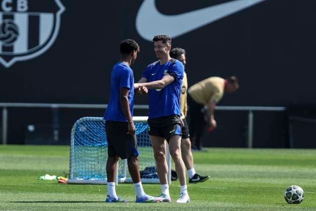 April 8, 2025, Sant Joan Despi, Barcelona, SPAIN: Robert Lewandowski and Lamine Yamal during the training day of FC Barcelona, Barca ahead UEFA Champions League, football match against Borussia Dortmund at Ciudad Esportiva Joan Gamper on April 08, 2025 in Sant Joan Despi, Barcelona, Spain. Sant Joan Despi SPAIN - ZUMAa181 20250408_zaa_a181_019 Copyright: xJavierxBorregox