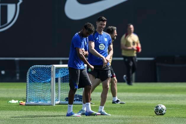 April 8, 2025, Sant Joan Despi, Barcelona, SPAIN: Robert Lewandowski and Lamine Yamal during the training day of FC Barcelona, Barca ahead UEFA Champions League, football match against Borussia Dortmund at Ciudad Esportiva Joan Gamper on April 08, 2025 in Sant Joan Despi, Barcelona, Spain. Sant Joan Despi SPAIN - ZUMAa181 20250408_zaa_a181_021 Copyright: xJavierxBorregox