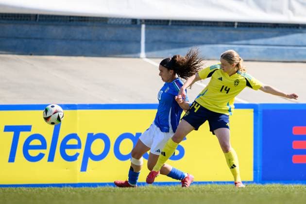 250408 Giada Pellegrino Cim of Italy and Hannah Sjödahl of Swedenduring the UEFA Women s Under-19 EURO Qualifier, EM, Europameisterschaft football match between Italy and Sweden on April 8, 2025 in Forli. Photo: Cristiano Mazzi BILDBYRAN kod XY XY0057 fotboll football soccer fotball f19 landslag em-kval euro qualifier italy sverige sweden dam bbeng Copyright: CRISTIANOxMAZZI BB250408BB416