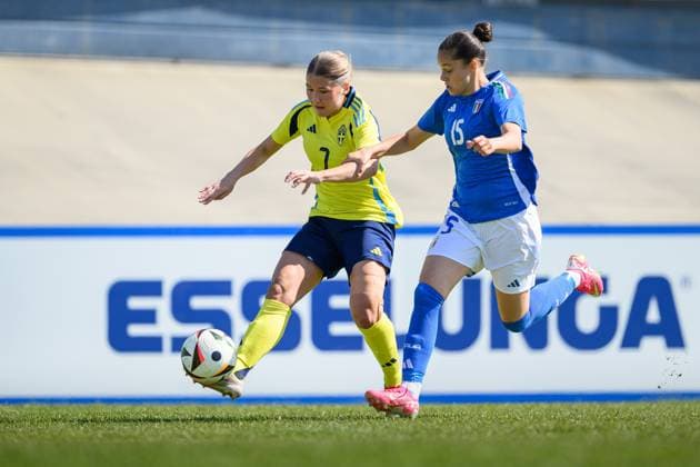250408 Novalie Jensen of Sweden and Emma Lombardi of Italy during the UEFA Women s Under-19 EURO Qualifier, EM, Europameisterschaft football match between Italy and Sweden on April 8, 2025 in Forli. Photo: Cristiano Mazzi BILDBYRAN kod XY XY0057 fotboll football soccer fotball f19 landslag em-kval euro qualifier italy sverige sweden dam bbeng Copyright: CRISTIANOxMAZZI BB250408BB426