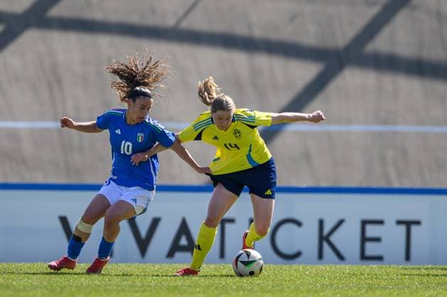 250408 Giada Pellegrino Cim of Italy and Hannah Sjödahl of Sweden during the UEFA Women s Under-19 EURO Qualifier, EM, Europameisterschaft football match between Italy and Sweden on April 8, 2025 in Forli. Photo: Cristiano Mazzi BILDBYRAN kod XY XY0057 fotboll football soccer fotball f19 landslag em-kval euro qualifier italy sverige sweden dam bbeng Copyright: CRISTIANOxMAZZI BB250408BB427