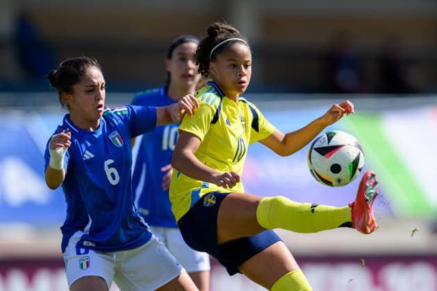 250408 Maya Cherubini of Italy and Felicia Schröder of Sweden during the UEFA Women s Under-19 EURO Qualifier, EM, Europameisterschaft football match between Italy and Sweden on April 8, 2025 in Forli. Photo: Cristiano Mazzi BILDBYRAN kod XY XY0057 fotboll football soccer fotball f19 landslag em-kval euro qualifier italy sverige sweden dam bbeng Copyright: CRISTIANOxMAZZI BB250408BB450