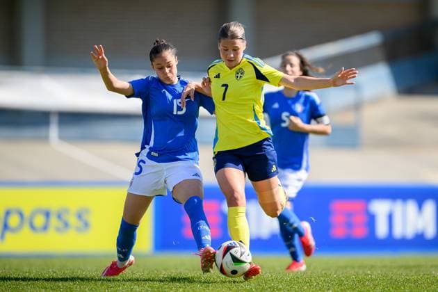 250408 Emma Lombardi of Italy and Novalie Jensen of Sweden during the UEFA Women s Under-19 EURO Qualifier, EM, Europameisterschaft football match between Italy and Sweden on April 8, 2025 in Forli. Photo: Cristiano Mazzi BILDBYRAN kod XY XY0057 fotboll football soccer fotball f19 landslag em-kval euro qualifier italy sverige sweden dam bbeng Copyright: CRISTIANOxMAZZI BB250408BB466