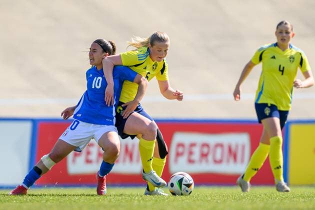 250408 Giada Pellegrino Cim of Italy and Alexandra Larsson of Sweden during the UEFA Women s Under-19 EURO Qualifier, EM, Europameisterschaft football match between Italy and Sweden on April 8, 2025 in Forli. Photo: Cristiano Mazzi BILDBYRAN kod XY XY0057 fotboll football soccer fotball f19 landslag em-kval euro qualifier italy sverige sweden dam bbeng Copyright: CRISTIANOxMAZZI BB250408BB467