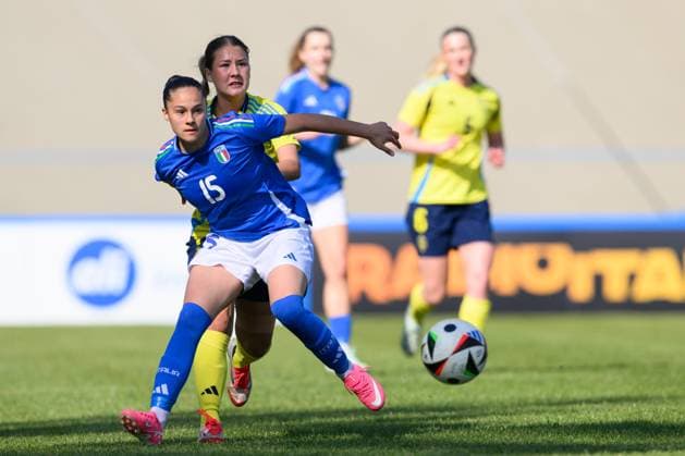 250408 Emma Lombardi of Italy and Novalie Jensen of Sweden during the UEFA Women s Under-19 EURO Qualifier, EM, Europameisterschaft football match between Italy and Sweden on April 8, 2025 in Forli. Photo: Cristiano Mazzi BILDBYRAN kod XY XY0057 fotboll football soccer fotball f19 landslag em-kval euro qualifier italy sverige sweden dam bbeng Copyright: CRISTIANOxMAZZI BB250408BB515