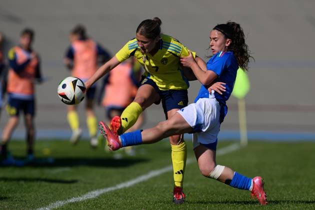 250408 Novalie Jensen of Sweden and Giada Pellegrino Cim of Italy during the UEFA Women s Under-19 EURO Qualifier, EM, Europameisterschaft football match between Italy and Sweden on April 8, 2025 in Forli. Photo: Cristiano Mazzi BILDBYRAN kod XY XY0057 fotboll football soccer fotball f19 landslag em-kval euro qualifier italy sverige sweden dam bbeng Copyright: CRISTIANOxMAZZI BB250408BB560