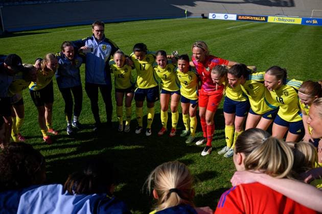 250408 Players of Sweden celebrate after the UEFA Women s Under-19 EURO Qualifier, EM, Europameisterschaft football match between Italy and Sweden on April 8, 2025 in Forli. Photo: Cristiano Mazzi BILDBYRAN kod XY XY0057 fotboll football soccer fotball f19 landslag em-kval euro qualifier italy sverige sweden dam bbeng jubel Copyright: CRISTIANOxMAZZI BB250408BB586