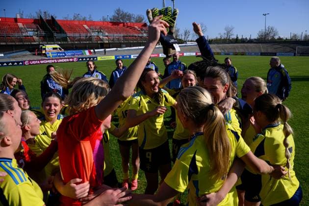 250408 Players of Sweden celebrate after the UEFA Women s Under-19 EURO Qualifier, EM, Europameisterschaft football match between Italy and Sweden on April 8, 2025 in Forli. Photo: Cristiano Mazzi BILDBYRAN kod XY XY0057 fotboll football soccer fotball f19 landslag em-kval euro qualifier italy sverige sweden dam bbeng jubel Copyright: CRISTIANOxMAZZI BB250408BB587