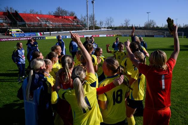 250408 Players of Sweden celebrate after the UEFA Women s Under-19 EURO Qualifier, EM, Europameisterschaft football match between Italy and Sweden on April 8, 2025 in Forli. Photo: Cristiano Mazzi BILDBYRAN kod XY XY0057 fotboll football soccer fotball f19 landslag em-kval euro qualifier italy sverige sweden dam bbeng jubel Copyright: CRISTIANOxMAZZI BB250408BB590