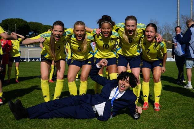 250408 Bella Andersson , Smilla Holmberg , Felicia Schröder , Alexandra Larsson and Novalie Jensen of Sweden celebrate after the UEFA Women s Under-19 EURO Qualifier, EM, Europameisterschaft football match between Italy and Sweden on April 8, 2025 in Forli. Photo: Cristiano Mazzi BILDBYRAN kod XY XY0057 fotboll football soccer fotball f19 landslag em-kval euro qualifier italy sverige sweden dam bbeng jubel Copyright: CRISTIANOxMAZZI BB250408BB599