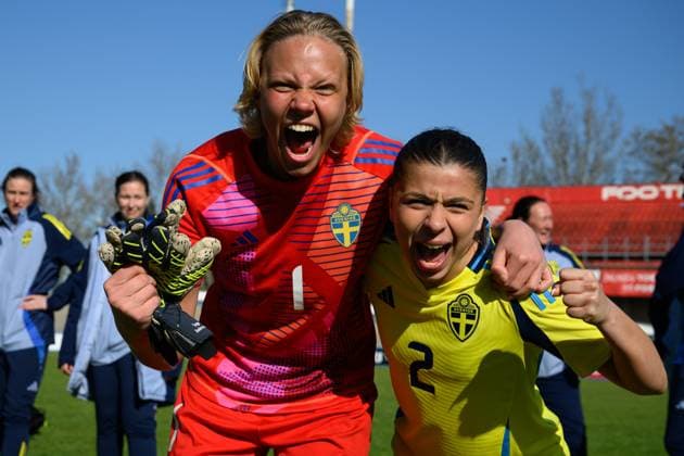 250408 Goalkeeper Saga Andersson and Mikaela Stojanovska of Sweden celebrate after the UEFA Women s Under-19 EURO Qualifier, EM, Europameisterschaft football match between Italy and Sweden on April 8, 2025 in Forli. Photo: Cristiano Mazzi BILDBYRAN kod XY XY0057 fotboll football soccer fotball f19 landslag em-kval euro qualifier italy sverige sweden dam bbeng jubel Copyright: CRISTIANOxMAZZI BB250408BB601