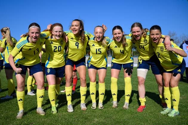 250408 Emma Broddheimer , Vera Andersson, Bianca Hultbäck Nattlands, Emma Holmqvist , Hannah Sjödahl and Mikaela Stojanovska of Sweden celebrate after the UEFA Women s Under-19 EURO Qualifier, EM, Europameisterschaft football match between Italy and Sweden on April 8, 2025 in Forli. Photo: Cristiano Mazzi BILDBYRAN kod XY XY0057 fotboll football soccer fotball f19 landslag em-kval euro qualifier italy sverige sweden dam bbeng jubel Copyright: CRISTIANOxMAZZI BB250408BB625