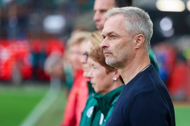 Bundestrainer Christian Wueck (Germany) schaut, UEFA Women s Nations League 2024 25 Grp A1 MD4, Germany and Scotland, VfL Wolfsburg Arena am 08. April 2025 in Wolfsburg, Deutschland. (Foto von Marco Steinbrenner DeFodi Images) Bundestrainer Christian Wueck (Germany) looks on, UEFA Women s Nations League 2024 25 Grp A1 MD4, Germany and Scotland, VfL Wolfsburg Arena, April 8, 2025 in Wolfsburg, Germany. (Photo by Marco Steinbrenner DeFodi Images)