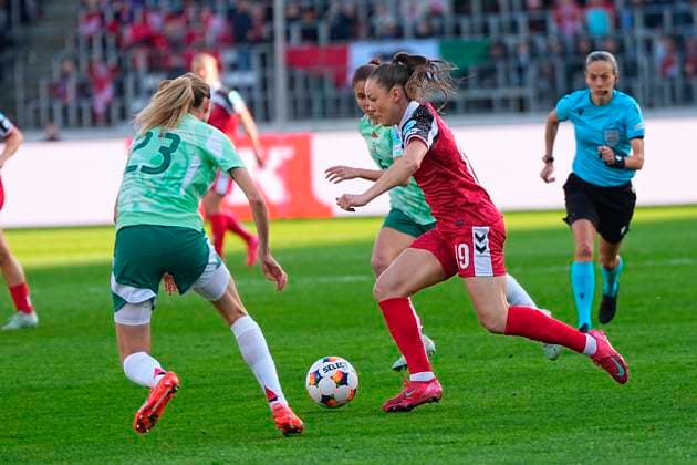 UEFA Women s Nations League: Denmark - Italy Italys Julie Piga, left, and Denmarks Janni Thomsen during the UEFA Women s Nations League match between Denmark and Italy at MCH Arena in Herning on Tuesday, April 8, 2025. (Photo: Bo Amstrup Scanpix 2025) , Herning Denmark Copyright: BoxAmstrupx spdk20250408-180456-L
