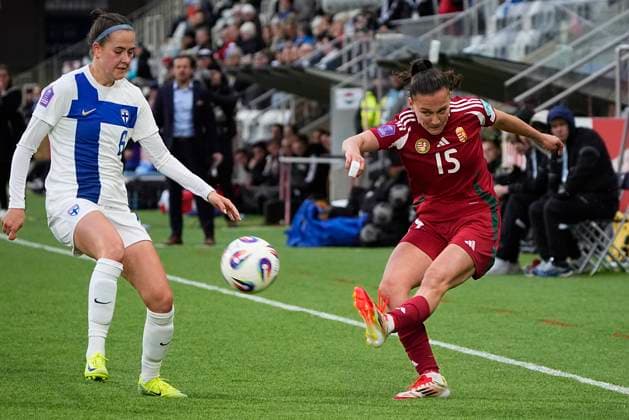 Joanna Tynnilä of Finland and Diana NÃ meth of Hungary during the UEFA WomenÂ s Nations League match between Finland and Hungary at the Tammela Stadion on 8th April 2025 in Tampere, Finland. (Kalle Parkkinen Newspix24)  Copyright: xKALLExPARKKINENx _KP96111