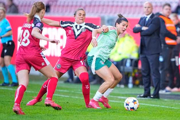 UEFA Women s Nations League: Denmark - Italy Italys Sofia Cantore, right, and Denmarks Sara Holmgaard and Katrine Veje during the UEFA Women s Nations League match between Denmark and Italy at MCH Arena in Herning on Tuesday, April 8, 2025. (Photo: Bo Amstrup Scanpix 2025) , Herning Denmark Copyright: BoxAmstrupx spdk20250408-181330-L