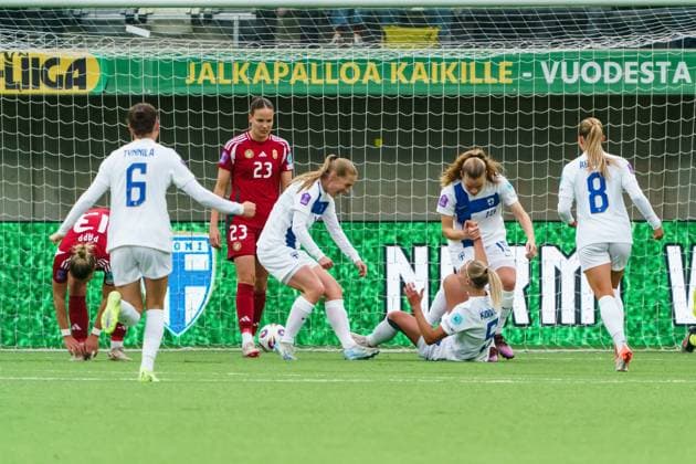 Aino Kröger (2R) of Finland helps Emma Koivisto up from the field after Koivisto scored the first goal of the game during the Women s UEFA Nations League Group B3 football match between Finland and Hungary in Tampere, Finland, on April 8, 2025. Joanna Tynnilä (L), Linda Sällström and Olga Ahtinen (8) of Finland join the celebration while Luca Papp (13) and Hanna Nemeth (23) of Hungary react. Tampere TAMMELAN STADION PIRKANMAA Finland LKFTVX20250408193009NLYI  Copyright: xMikaxKylmäniemix LKFTVX20250408193009NLYI