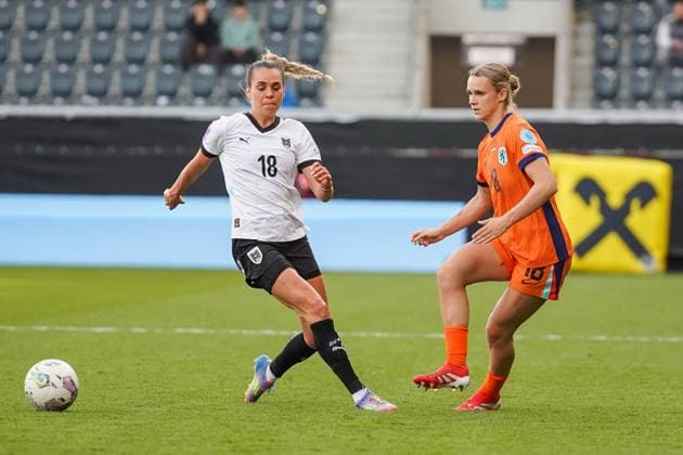 UEFA Women s Nations League 2024 2025, Liga A, Gruppe 1 - 08.04.2025, Spieltag 4 - Österreich vs. Niederlande - CASHPOINT Arena (Altach, Österreich); Julia Hickelsberger (Österreich), Kerstin Casparij (Niederlande) Copyright: xLukaxKolanovicx