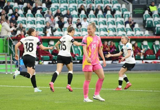 08.04.2025, xgrfx, Fußball UEFA Women s Nations League, Deutschland Frauen - Schottland Frauen v.l. Tor, Selina Cerci (Deutsche Frauennationalmannschaft) (DFL DFB REGULATIONS PROHIBIT ANY USE OF PHOTOGRAPHS as IMAGE SEQUENCES and or QUASI-VIDEO) Wolfsburg