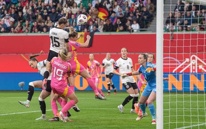 Fußball, Frauen, Saison 2024 25, UEFA Nations League (Liga A, Gruppe 1, 4. Spieltag) in Wolfsburg, Deutschland - Schottland, Selina Cerci (Deutschland) erzielt das Tor zum 1:1, 08.04. 2025, Copyright: xSebastianxRäppold MatthiasxKochx