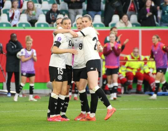 08.04.2025, xgrfx, Fußball UEFA Women s Nations League, Deutschland Frauen - Schottland Frauen v.l. Tor, Selina Cerci (Deutsche Frauennationalmannschaft) (DFL DFB REGULATIONS PROHIBIT ANY USE OF PHOTOGRAPHS as IMAGE SEQUENCES and or QUASI-VIDEO) Wolfsburg