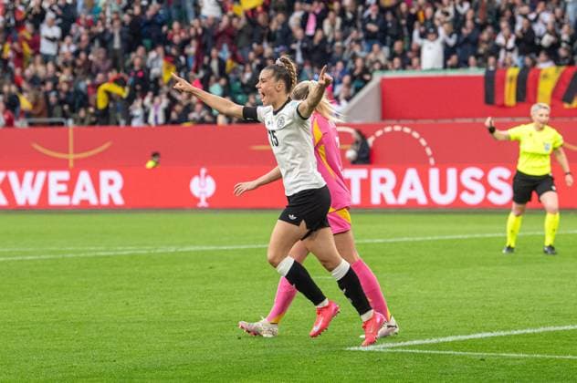 Fußball, Frauen, Saison 2024 25, UEFA Nations League (Liga A, Gruppe 1, 4. Spieltag) in Wolfsburg, Deutschland - Schottland, Selina Cerci (Deutschland), Jubel nach Tor zum 2:1, 08.04. 2025, Copyright: xSebastianxRäppold MatthiasxKochx