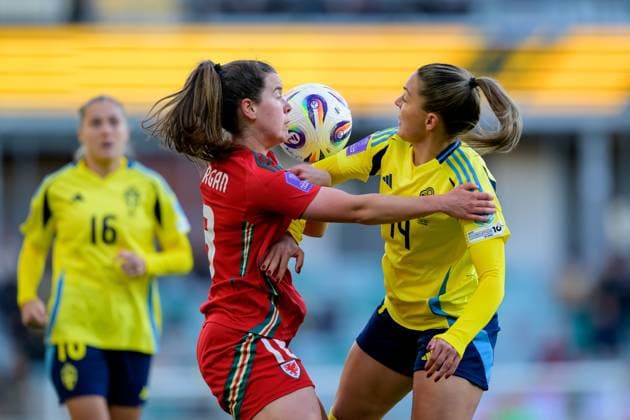 250408 Mared Griffiths of Wales and Johanna Rytting Kaneryd of Sweden during the UEFA Women s Nations League football match between Sweden and Wales on April 8, 2025 in Gothenburg. Photo: Mathias Bergeld BILDBYRAN kod MB MI0812 fotboll football soccer fotball nations league uefa womens nations league sverige sweden wales dam bbeng Copyright: MATHIASxBERGELD BB250408MB033