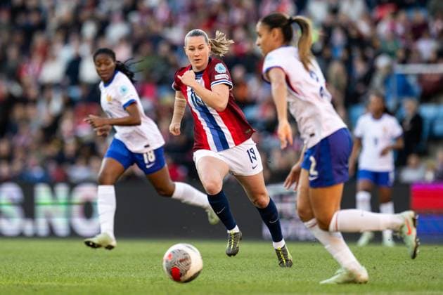 250408 Elisabeth Terland of Norway during the UEFA Women™s Nations League football match between Norway and France on April 8, 2025 in Oslo. Photo: Vegard Grott BILDBYRAN kod VG VG0749 bbeng fotboll football soccer fotball nations league landskamp norge norway dam frankrike france uefa womens nations league Copyright: VEGARDxGRoTT BB250408VG027