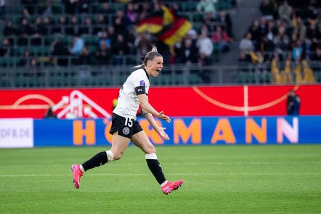 Selina Cerci (Deutschland, 15) jubelt ueber das Tor zum 1:1 Ausgleich, GER, Deutschland vs Schottland, Frauen Fussball Nationalmannschaft, UEFA Womens Nations League, Liga A, 4. Spieltag, Saison 2024 2025, 08.04.2025 GER, Deutschland vs Schottland, Frauen Fussball Nationalmannschaft, UEFA Womens Nations League, Liga A, 4. Spieltag, Saison 2024 2025, 08.04.2025 Wolfsburg Copyright: xEibner-Pressefoto Memmlerx EP_MMR