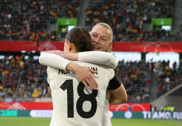 08.04.2025, xgrfx, Fußball UEFA Women s Nations League, Deutschland Frauen - Schottland Frauen v.l. Tor, Giovanna Hoffmann (Deutsche Frauennationalmannschaft) (DFL DFB REGULATIONS PROHIBIT ANY USE OF PHOTOGRAPHS as IMAGE SEQUENCES and or QUASI-VIDEO) Wolfsburg
