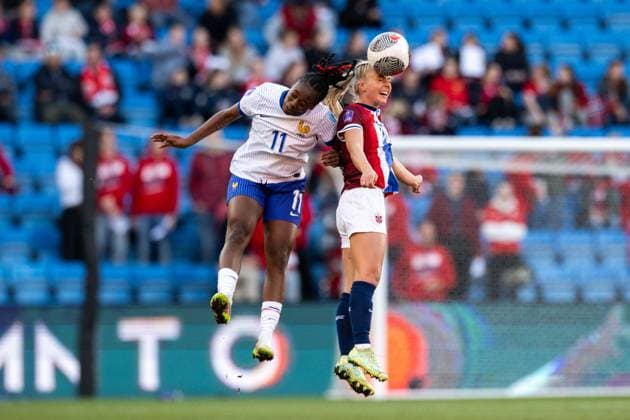 250408 Melvine Malard of France and Emilie Woldvik of Norway during the UEFA Women™s Nations League football match between Norway and France on April 8, 2025 in Oslo. Photo: Vegard Grott BILDBYRAN kod VG VG0749 bbeng fotboll football soccer fotball nations league landskamp norge norway dam frankrike france uefa womens nations league Copyright: VEGARDxGRoTT BB250408VG030