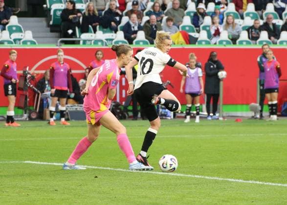 08.04.2025, xgrfx, Fußball UEFA Women s Nations League, Deutschland Frauen - Schottland Frauen v.l. Tor, Laura Freigang (Deutsche Frauennationalmannschaft) (DFL DFB REGULATIONS PROHIBIT ANY USE OF PHOTOGRAPHS as IMAGE SEQUENCES and or QUASI-VIDEO) Wolfsburg