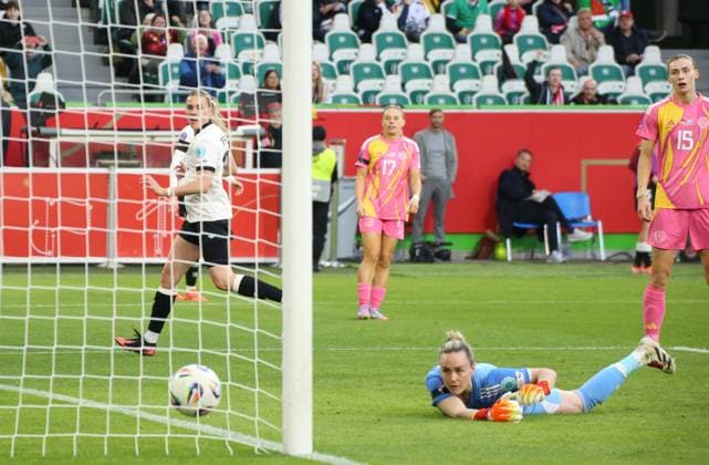 08.04.2025, xgrfx, Fußball UEFA Women s Nations League, Deutschland Frauen - Schottland Frauen v.l. Tor, Laura Freigang (Deutsche Frauennationalmannschaft) (DFL DFB REGULATIONS PROHIBIT ANY USE OF PHOTOGRAPHS as IMAGE SEQUENCES and or QUASI-VIDEO) Wolfsburg