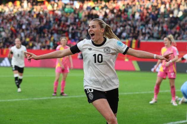 Deutschland - Schottland, DFB Frauen Wolfsburg, 08.04.2025, Fussball, UEFA Women s Nations League 2025, Deutschland - Schottland, Laura Freigang (Deutschland) jubelt nach ihrem Tor zum 5:1 Wolfsburg