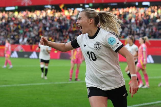 Deutschland - Schottland, DFB Frauen Wolfsburg, 08.04.2025, Fussball, UEFA Women s Nations League 2025, Deutschland - Schottland, Laura Freigang (Deutschland) jubelt nach ihrem Tor zum 5:1 Wolfsburg