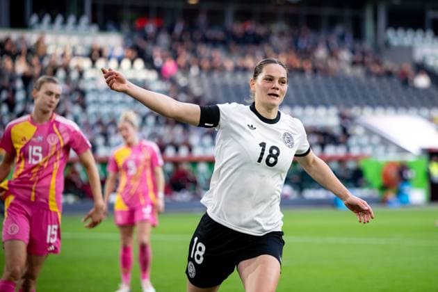 Giovanna Hoffmann (Deutschland, 18) jubelt ueber das Tor zum 3:1, GER, Deutschland vs Schottland, Frauen Fussball Nationalmannschaft, UEFA Womens Nations League, Liga A, 4. Spieltag, Saison 2024 2025, 08.04.2025 GER, Deutschland vs Schottland, Frauen Fussball Nationalmannschaft, UEFA Womens Nations League, Liga A, 4. Spieltag, Saison 2024 2025, 08.04.2025 Wolfsburg Copyright: xEibner-Pressefoto Memmlerx EP_MMR