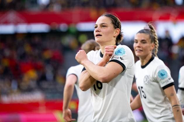 Giovanna Hoffmann (Deutschland, 18) jubelt ueber das Tor zum 3:1, dahinter Selina Cerci (Deutschland, 15), GER, Deutschland vs Schottland, Frauen Fussball Nationalmannschaft, UEFA Womens Nations League, Liga A, 4. Spieltag, Saison 2024 2025, 08.04.2025 GER, Deutschland vs Schottland, Frauen Fussball Nationalmannschaft, UEFA Womens Nations League, Liga A, 4. Spieltag, Saison 2024 2025, 08.04.2025 Wolfsburg Copyright: xEibner-Pressefoto Memmlerx EP_MMR