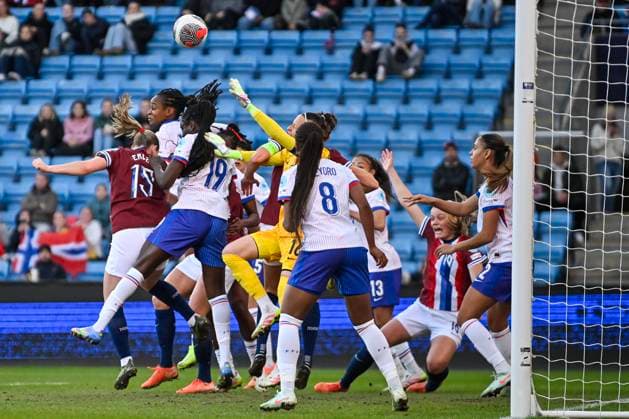 Womens National League 2025 Norway France Oslo 20250408 Frances goalkeeper Pauline Peyraud Magnin during the Womens National League match between Norway and France at Ullevaal Stadium Photo Annika Byrde NTB Oslo Norway EDITORIAL USE ONLY RESTRICTED USE FOR BETTING COMPANIES  Copyright: xAnnikaxByrdex xNTBx