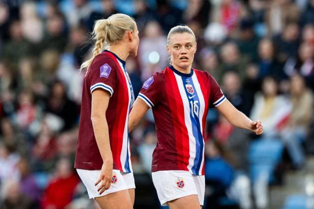 250408 Guro Bergsvand and Mathilde Harviken of Norway during the UEFA Women™s Nations League football match between Norway and France on April 8, 2025 in Oslo. Photo: Vegard Grott BILDBYRAN kod VG VG0749 bbeng fotboll football soccer fotball nations league landskamp norge norway dam frankrike france uefa womens nations league Copyright: VEGARDxGRoTT BB250408VG041
