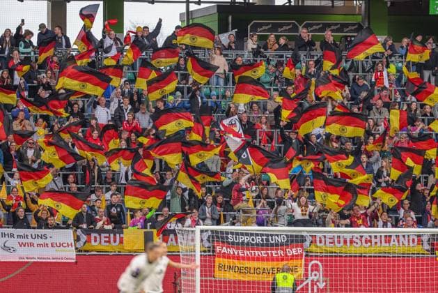 Sport Bilder des Tages GER, Wolfsburg, Deutschland vs Schottland, Länderspiel, Fussball, DFB, Spielzeit 2024 2025, Volkswagen Arena, Nations League, 4. Spieltag im Bild: Fans Deutschland in Wolfsburg DFB DFL REGULATIONS PROHIBIT ANY USE OF PHOTOGRAPHS AS IMAGE SEQUENCES AND OR QUASI-VIDEO, 08.04.2025, *** GER, Wolfsburg, Germany vs Scotland, international match, football, DFB, season 2024 2025, Volkswagen Arena, Nations League, 4 matchday in picture fans Germany in Wolfsburg DFB DFL REGULATIONS PROHIBIT ANY USE OF PHOTOGRAPHS AS IMAGE SEQUENCES AND OR QUASI VIDEO, 08 04 2025, Copyright: HMBxMedia HendrikxHamelau