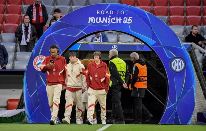 08.04.2025, xemx, Fussball UEFA Champions League, FC Bayern Muenchen - Inter Mailand v.l. Platzbegehung (DFL DFB REGULATIONS PROHIBIT ANY USE OF PHOTOGRAPHS as IMAGE SEQUENCES and or QUASI-VIDEO) Muenchen