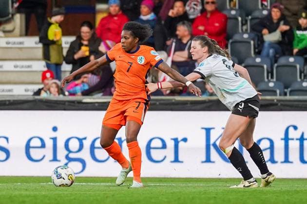 UEFA Women s Nations League 2024 2025, Liga A, Gruppe 1 - 08.04.2025, Spieltag 4 - Österreich vs. Niederlande - CASHPOINT Arena (Altach, Österreich); Lineth Beerensteyn (Niederlande), Claudia Wenger (Österreich) Copyright: xLukaxKolanovicx
