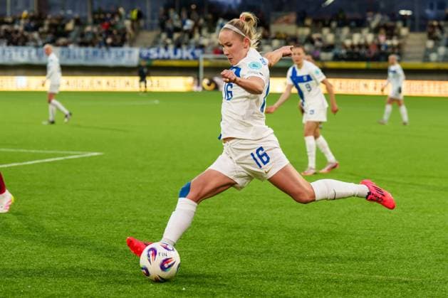 Nea Lehtola of Finland prepares to kick the ball during the Women s UEFA Nations League Group B3 football match between Finland and Hungary in Tampere, Finland, on April 8, 2025. Tampere TAMMELAN STADION PIRKANMAA Finland LKFTVX20250408203607EKUI  Copyright: xMikaxKylmäniemix LKFTVX20250408203607EKUI