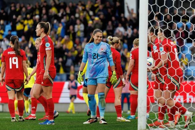 250408 Goalkeeper Safia Middleton-Patel of Wales looks dejected after the 1-0 goal. during the UEFA Women s Nations League football match between Sweden and Wales on April 8, 2025 in Gothenburg. Photo: Michael Erichsen BILDBYRAN COP 89 MI0812 fotboll football soccer fotball nations league uefa womens nations league sverige sweden wales dam bbeng depp Copyright: MICHAELxERICHSEN BB250408MI042
