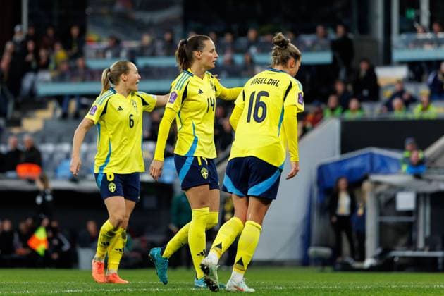 250408 Magdalena Eriksson , Nathalie Björn and Filippa Angeldahl of Sweden look dejected during the UEFA Women s Nations League football match between Sweden and Wales on April 8, 2025 in Gothenburg. Photo: Michael Erichsen BILDBYRAN COP 89 MI0812 fotboll football soccer fotball nations league uefa womens nations league sverige sweden wales dam bbeng depp Copyright: MICHAELxERICHSEN BB250408MI043